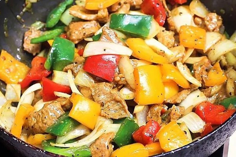 Món thịt ngựa xào ớt chuông nhiều màu sắc bắt mắt