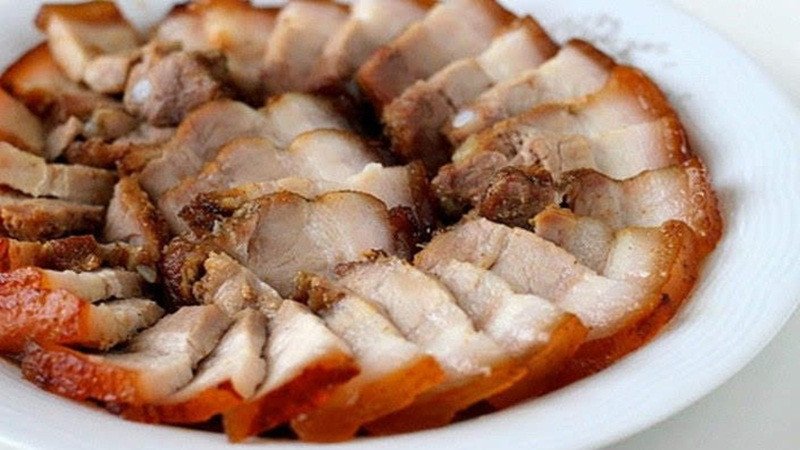 Món thịt rán ngũ vị hương sau khi hoàn thành, thái miếng
