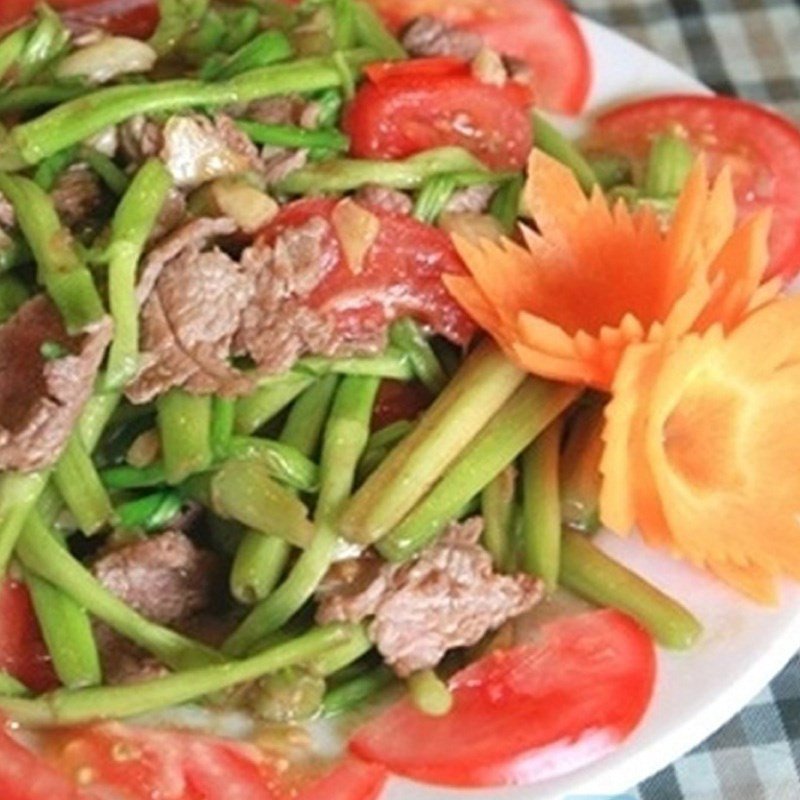 Món thịt trâu xào rau cần thơm ngon đã hoàn thành