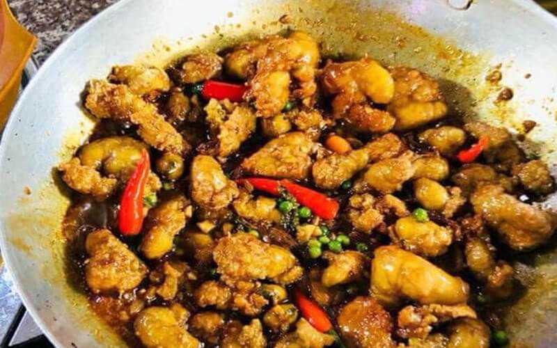 Món trứng cá thu kho nghệ thơm ngon