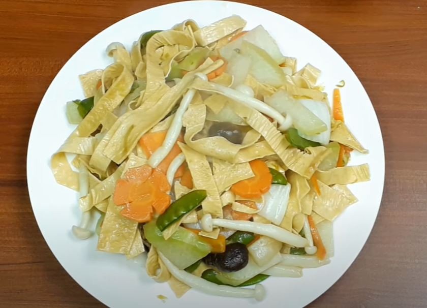 Món váng đậu khô xào chay thành phẩm thơm ngon, bổ dưỡng