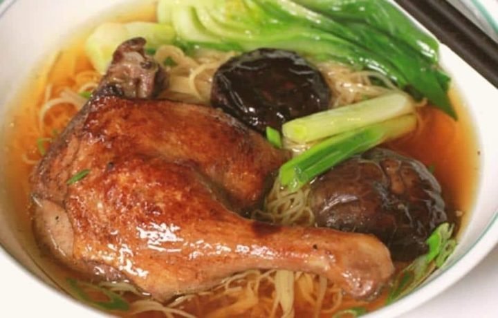 Món vịt tiềm thuốc bắc đậm đà, bổ dưỡng