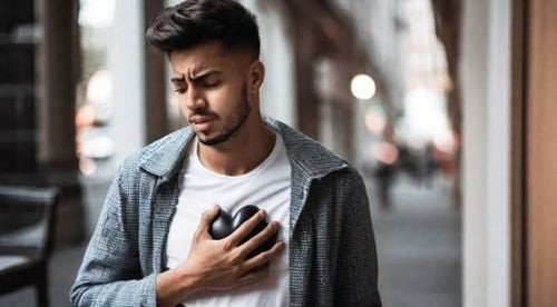 Một bữa ăn cân đối với tim heo và rau củ, minh họa dinh dưỡng và calo trong tim heo.