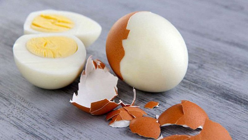 Một bữa ăn có thể ăn 1-2 quả trứng gà ta cùng với các loại thực phẩm khác mà vẫn duy trì được cân nặng