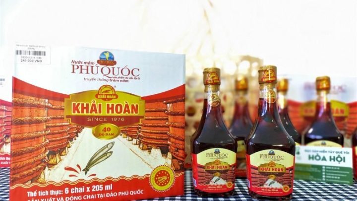 Một chén nước mắm tỏi ớt truyền thống đậm đà hương vị, món chấm quen thuộc của người Việt.