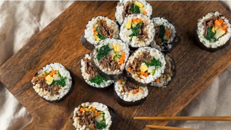 Một cuộn kimbap đầy đủ dinh dưỡng, giúp ăn kiêng hiệu quả