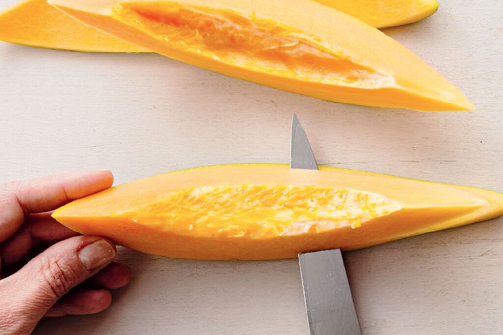 Một đĩa đu đủ tươi, cho thấy ăn đu đủ không gây béo phì