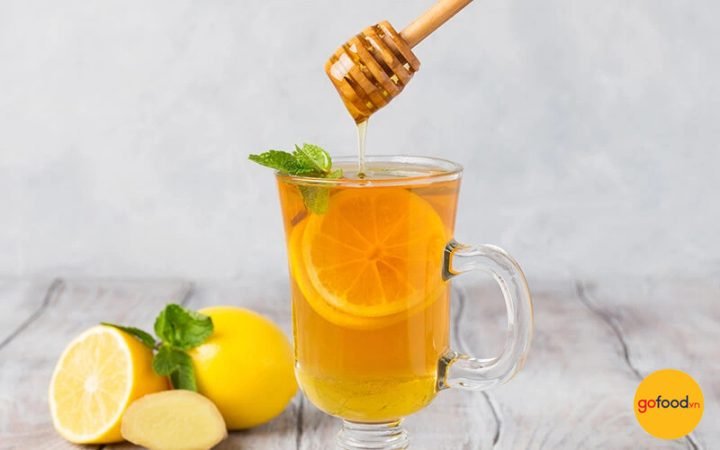 Nước Chanh Mật Ong Bao Nhiêu Calo? Phân Tích Dinh Dưỡng Chi Tiết Một ly nước chanh mật ong thơm ngon, dễ uống giúp bổ sung năng lượng và vitamin C