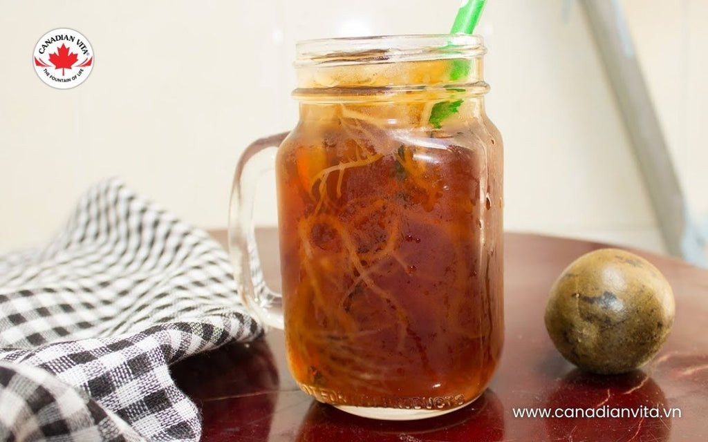 Một ly nước sâm đương quy đã nấu thơm ngon, sẵn sàng thưởng thức