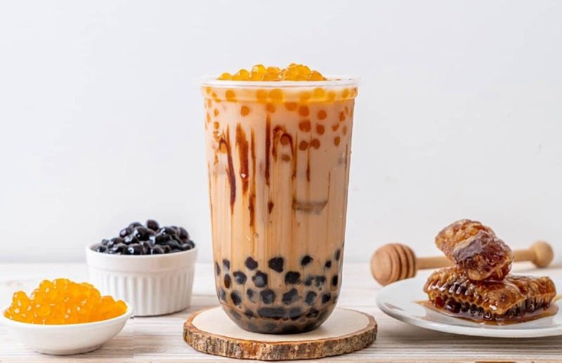 Một ly trà sữa size M với topping