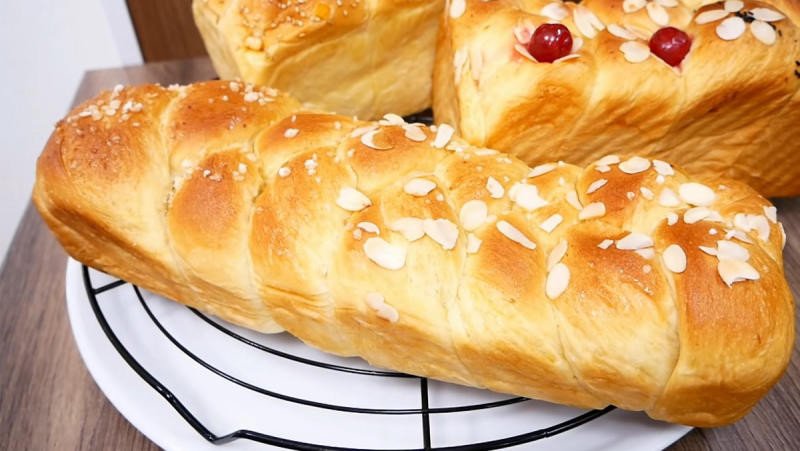 Một ổ bánh mì ngọt thông thường có lượng calo đáng kể