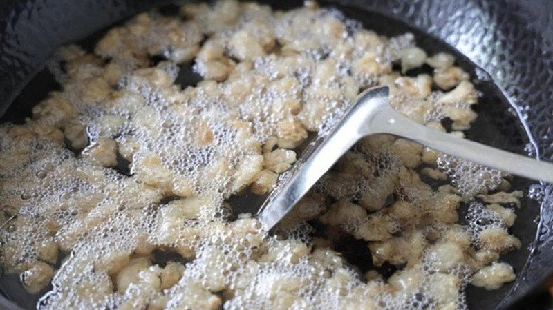 Một phần bánh tráng tóp mỡ trung bình có thể cung cấp tới 400-600 calo