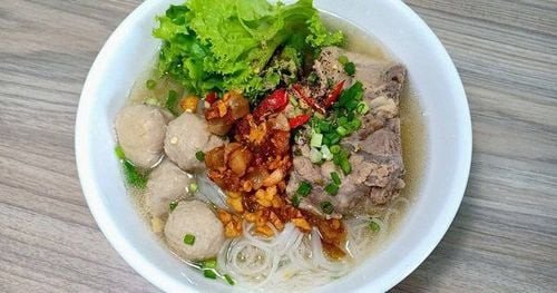 Một tô hủ tiếu nóng hổi hấp dẫn, nhiều người thắc mắc tô hủ tiếu bao nhiêu calo