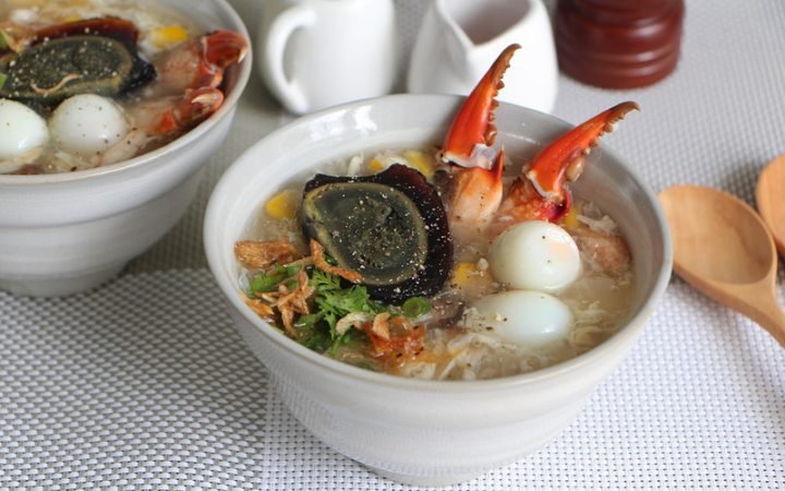 Một tô súp cua óc heo nóng hổi, thơm ngon hấp dẫn