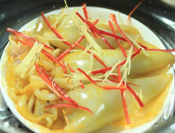 Mực dồn thịt hấp chín tới