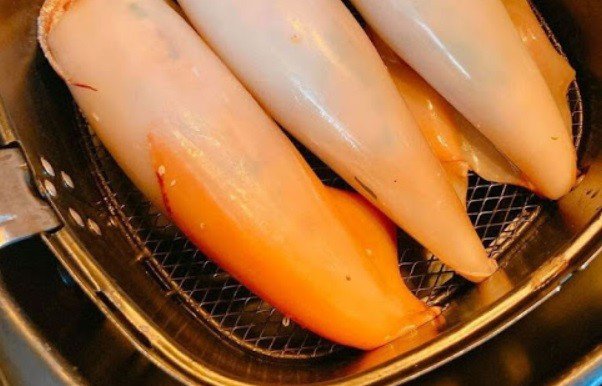 Mực dồn thịt nướng bằng nồi chiên không dầu