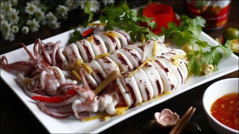 Mực hấp gừng ngọt thanh, ít dầu mỡ giúp duy trì vóc dáng
