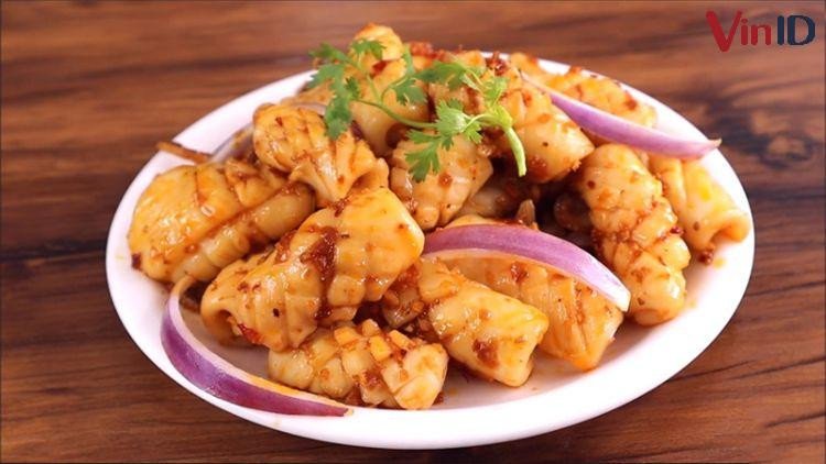 Mực ống xào sa tế cay nồng đậm đà hương vị