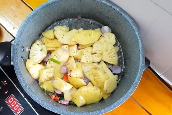 Mực xào cần tây