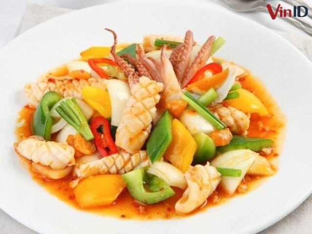 Mực xào chua ngọt thanh mát với rau củ tươi ngon