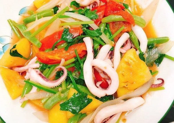 Mực xào dứa cà chua hành tây hoàn thành