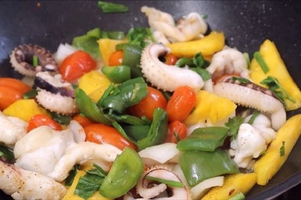 Mực xào dứa cà chua