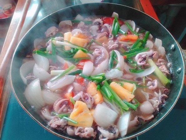 Mực xào dứa hành tây cà chua thơm ngon