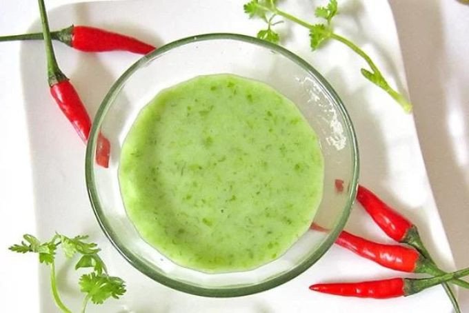 Muối ớt xanh chấm thịt gà thành phẩm với màu sắc bắt mắt