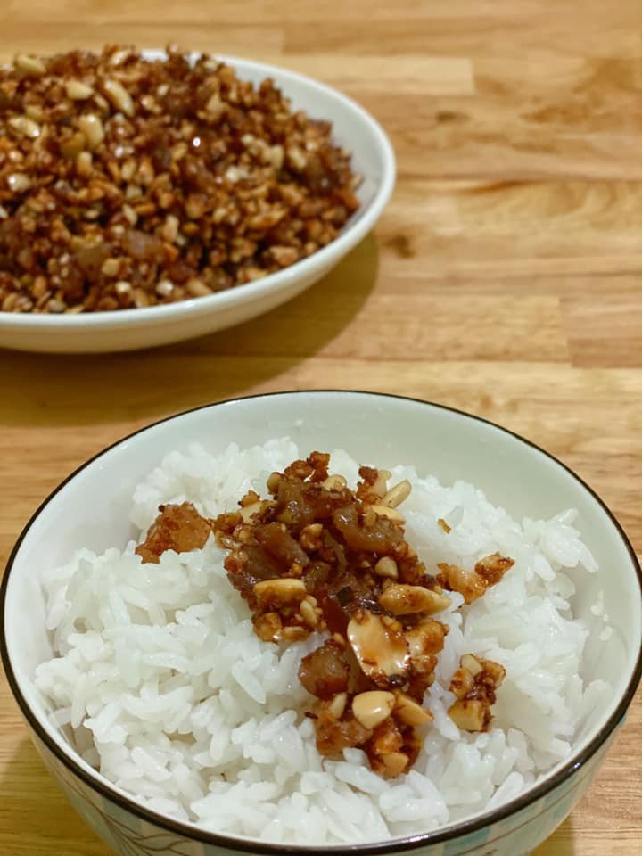 Muối sả đậu phộng thịt heo ăn cùng cơm nóng