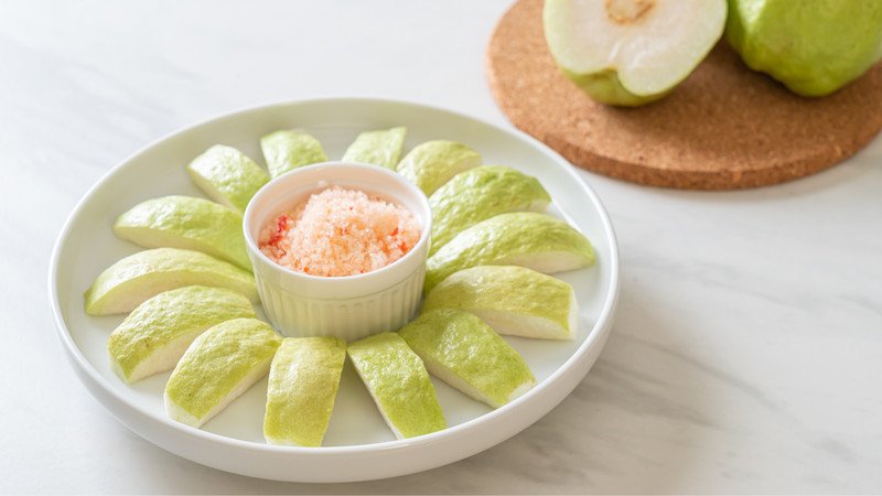 Muối tôm chấm trái cây tươi ngon