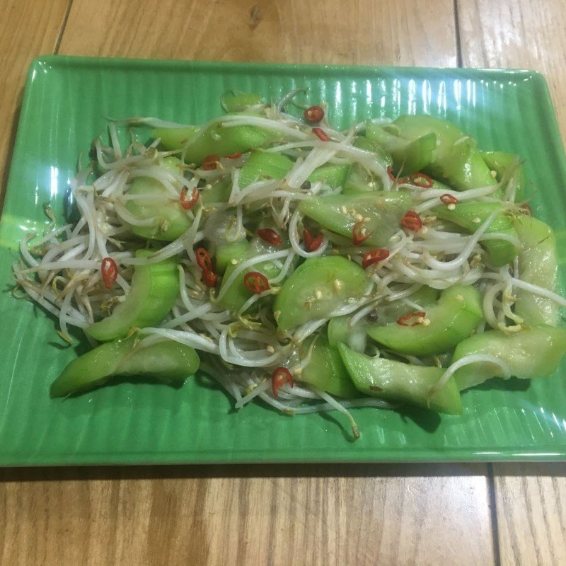 Mướp xào giá đỗ chuẩn vị, thơm ngon