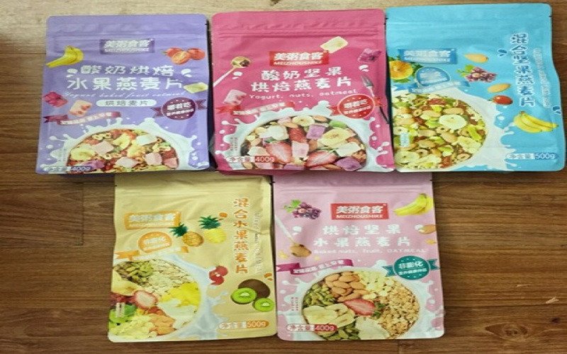 Năm loại ngũ cốc hỗn hợp đậu và hạt khác nhau, minh họa các lựa chọn phong phú cho người quan tâm đến năng lượng từ đậu và hạt.