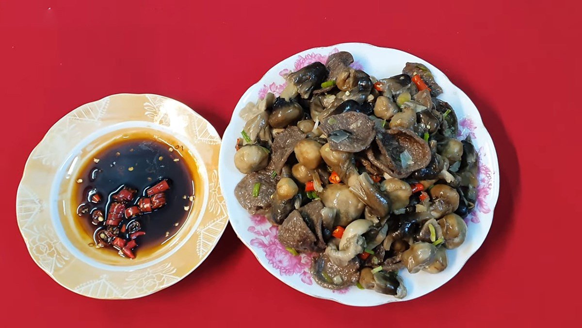 nấm rơm xào thịt bò chay