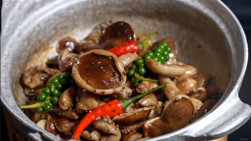 Nấm tràm kho tiêu xanh cay nồng hấp dẫn
