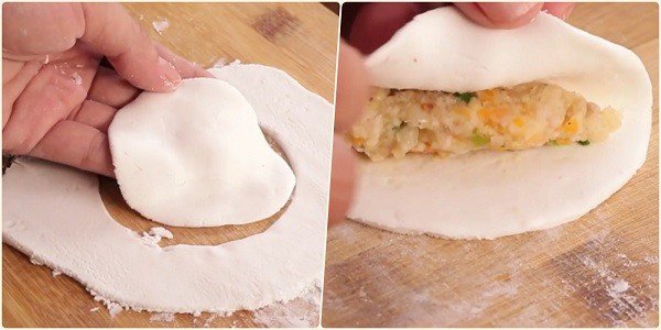 Nặn bánh gối hấp với nhân đã chuẩn bị