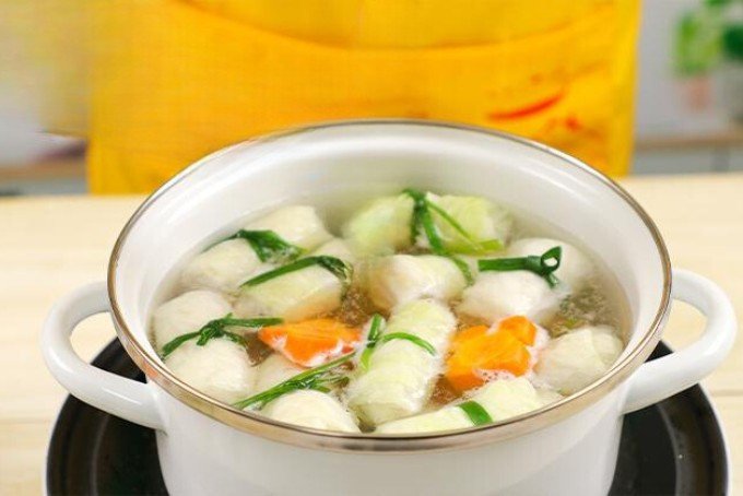 nấu canh bắp cải cuốn thịt hấp dẫn