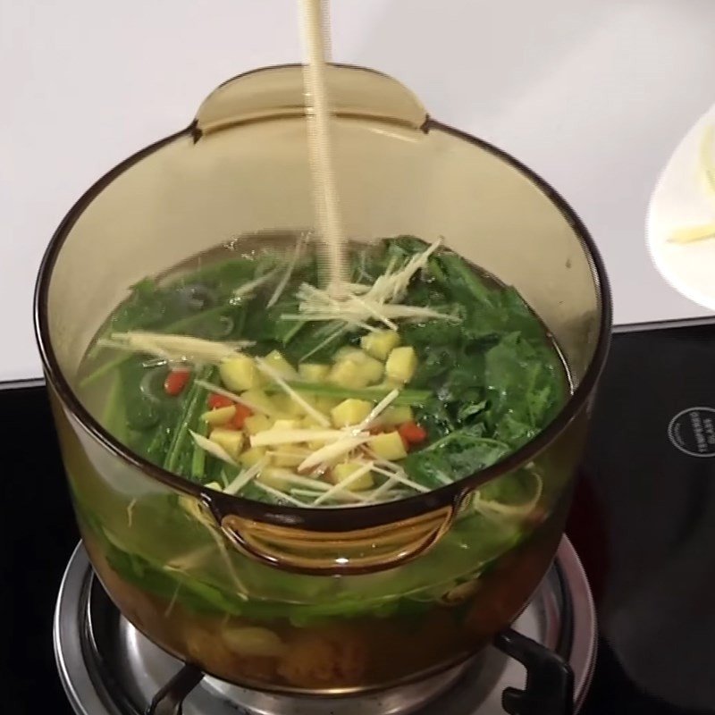 Nấu canh cải bó xôi bò viên thơm ngon