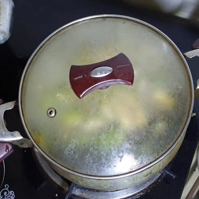 Nấu canh chuối xanh lá lốt đậu xanh