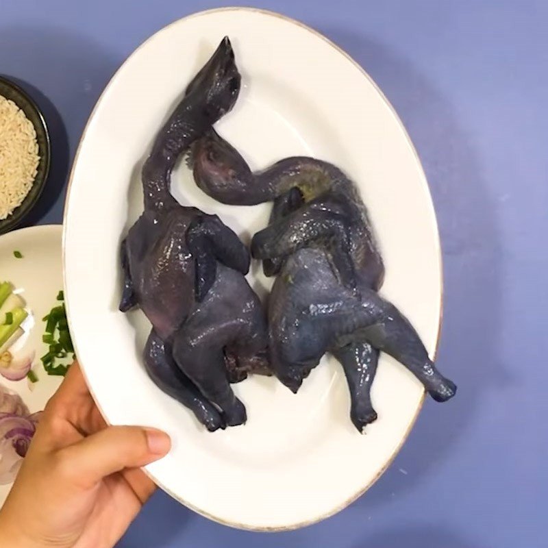 Nấu cháo đậu xanh cho gà ác