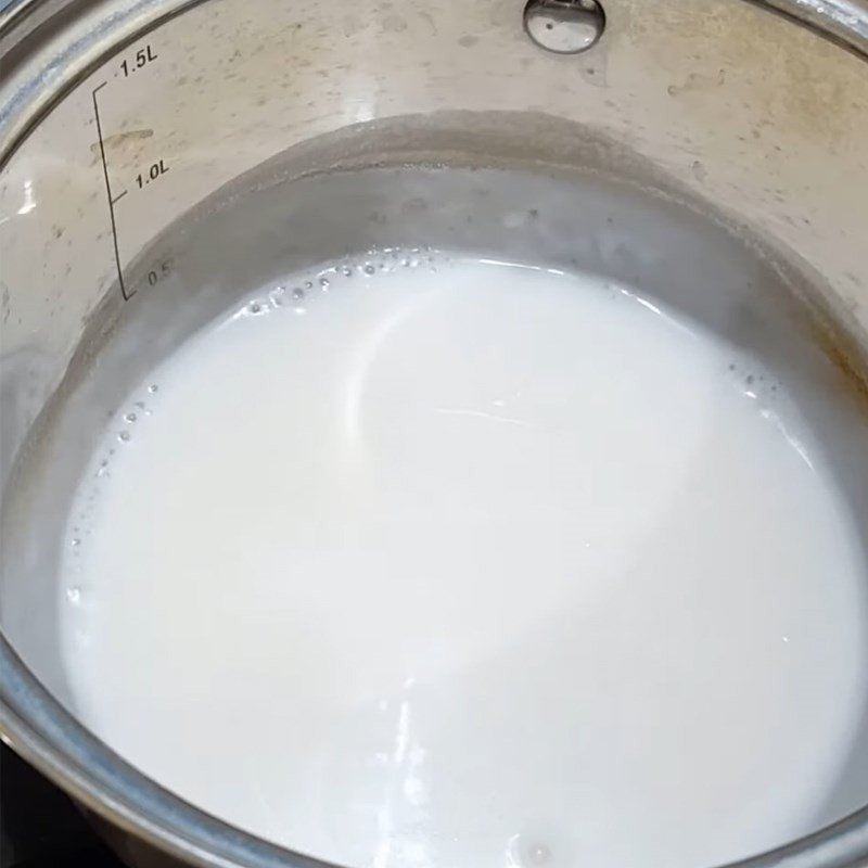 Nấu nước cốt dừa thơm béo cho món chè