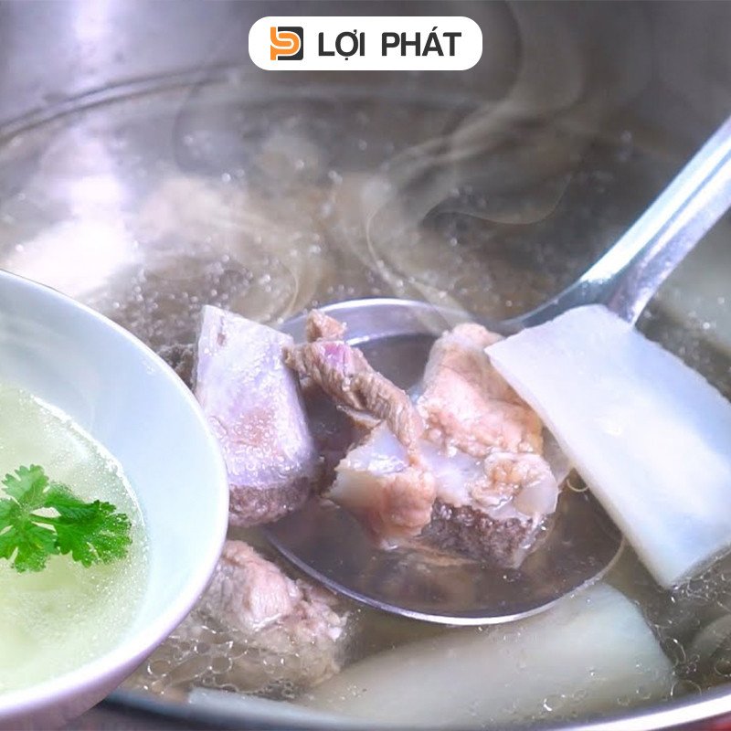 Nấu nước dùng bún nước lèo thơm ngon