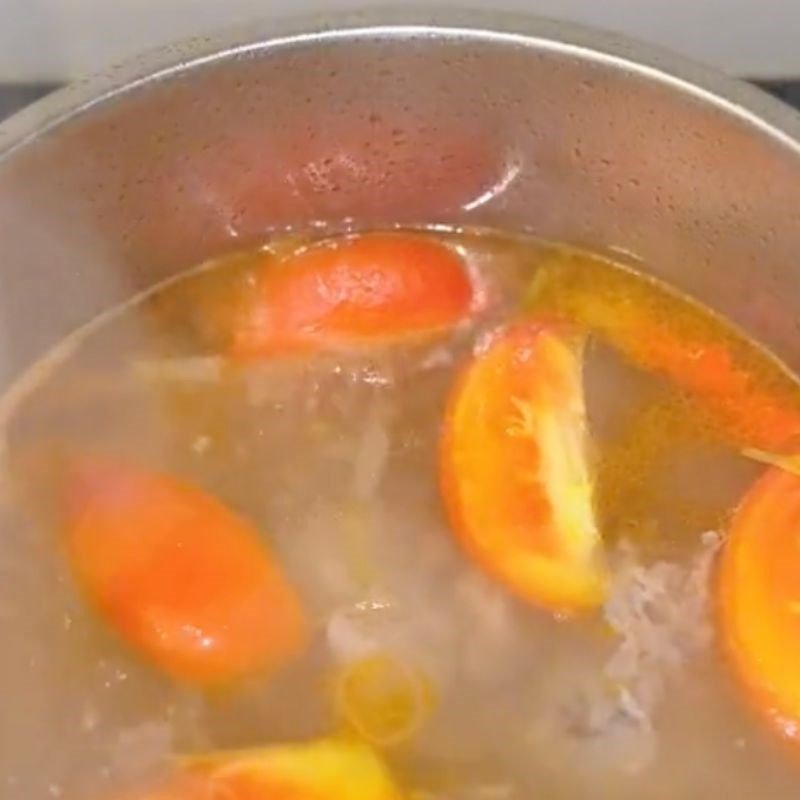 Nấu nước dùng cho miến dong sợi to