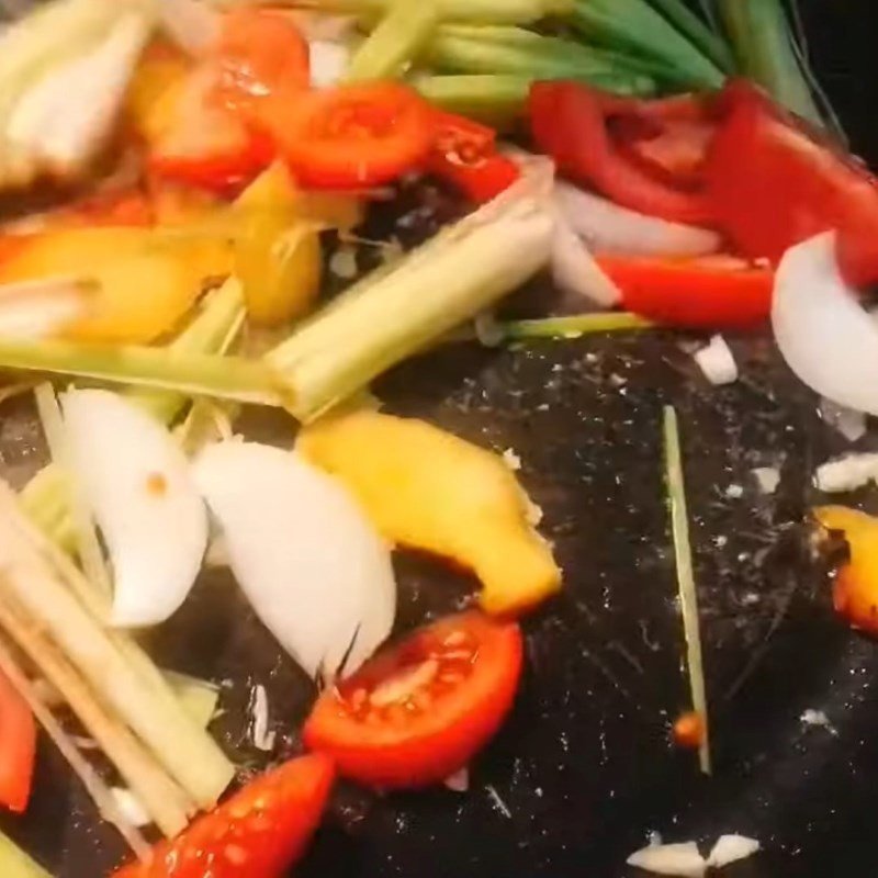 Nấu nước dùng lẩu ếch
