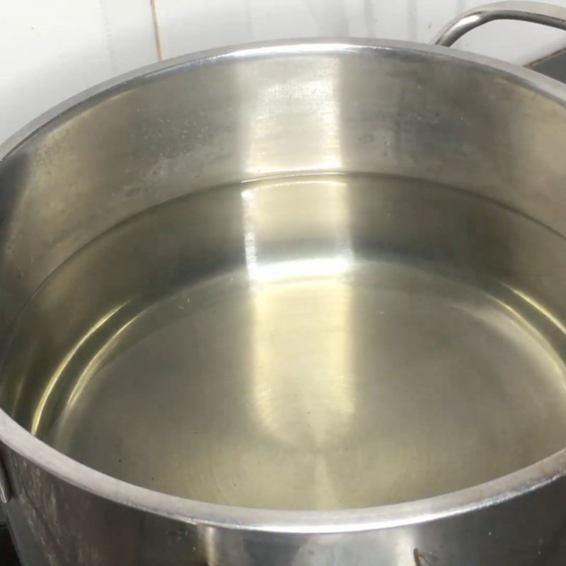 Nấu nước đường phèn lá dứa