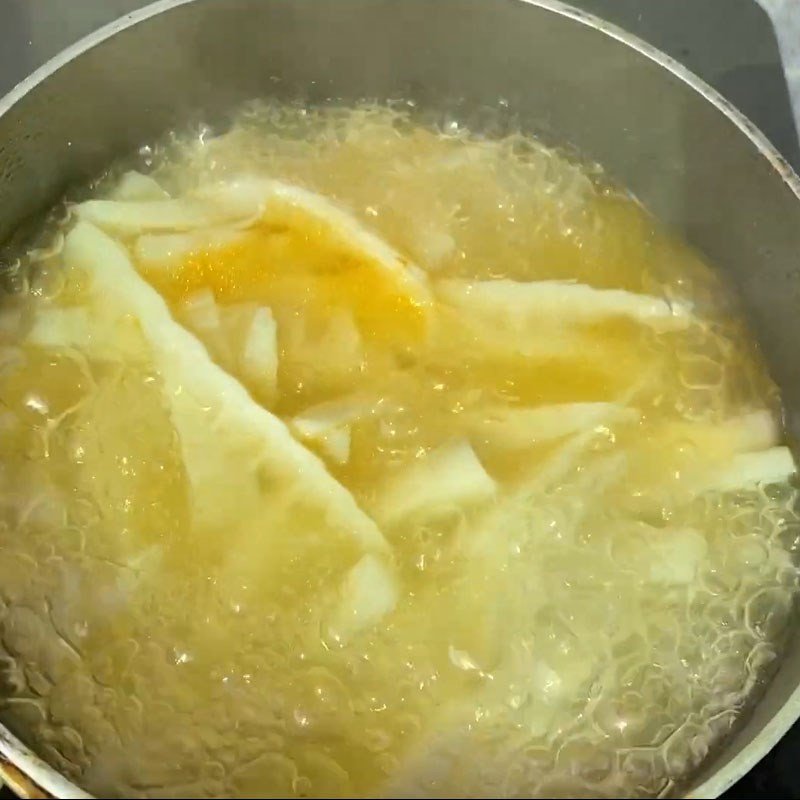 Nêm nếm gia vị cho món canh rươi khế chua