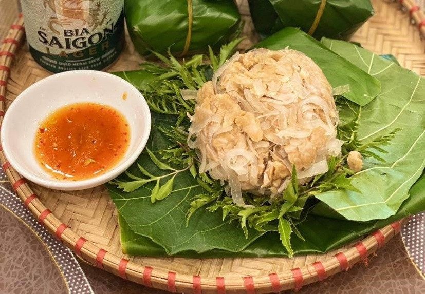 Nem thính bì heo giòn sần sật trộn đều với thính gạo