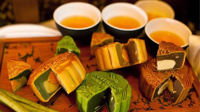 Nên ăn bánh trung thu kết hợp uống trà