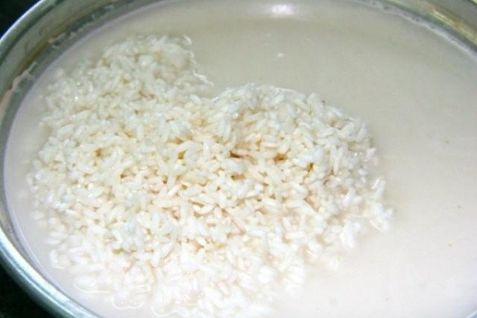 Ngâm gạo nếp đúng thời gian cho món xôi hấp xửng