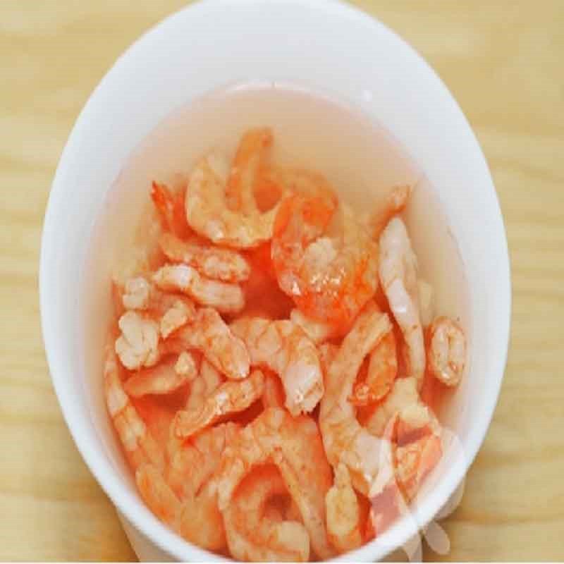 Ngâm tôm khô để nấu canh