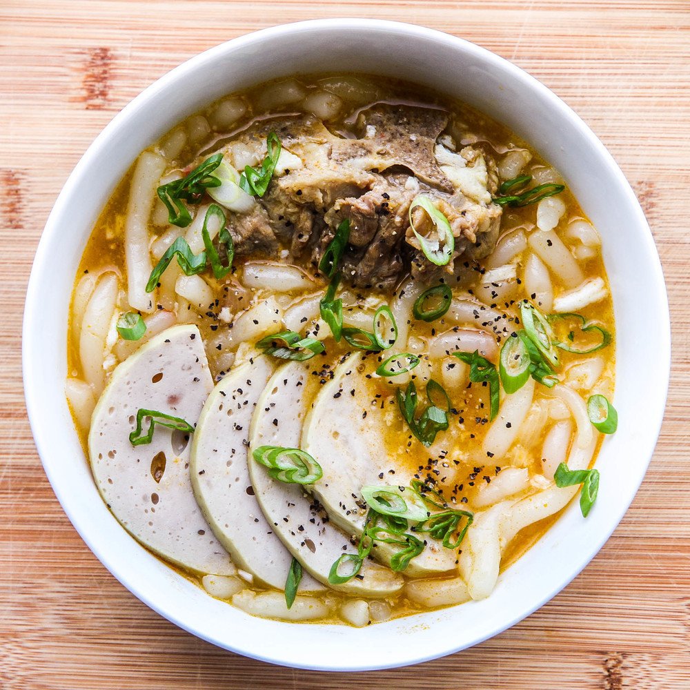 Người ăn bánh canh